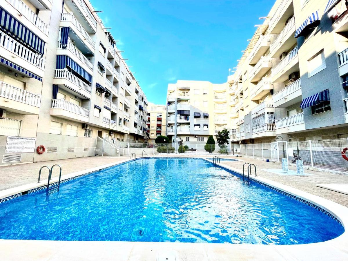 Torrevieja Comfortable Apartment Bagian luar foto