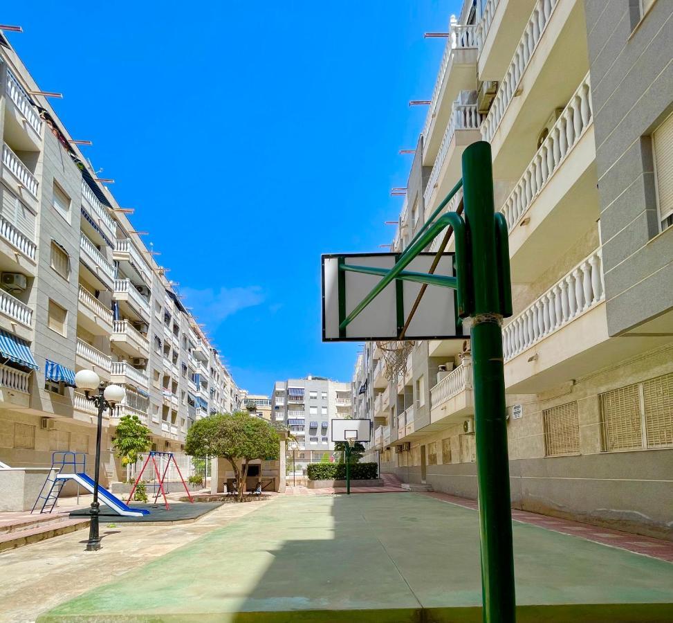 Torrevieja Comfortable Apartment Bagian luar foto