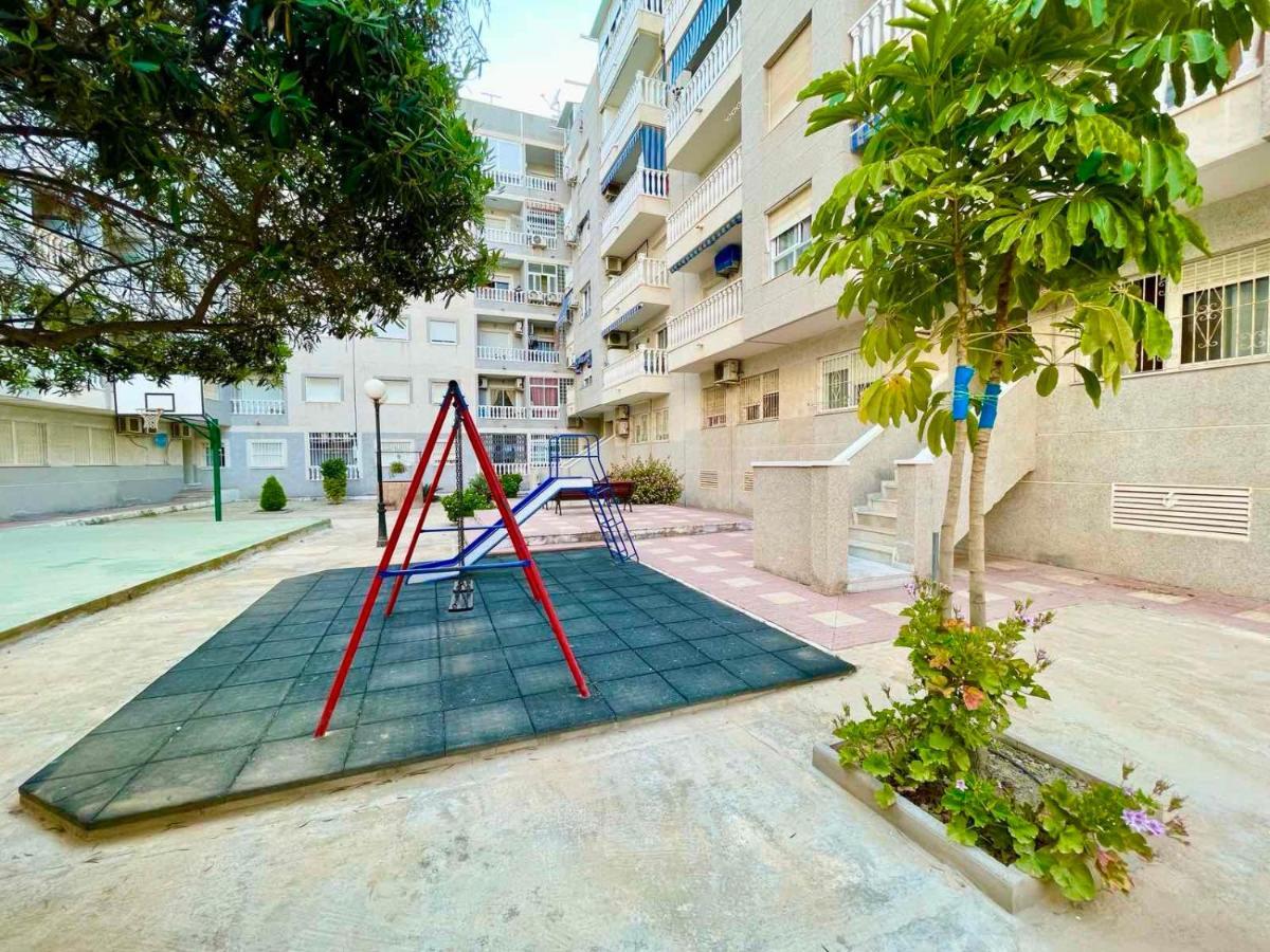 Torrevieja Comfortable Apartment Bagian luar foto