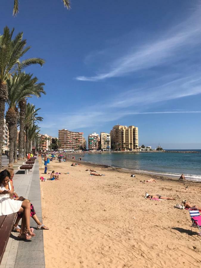 Torrevieja Comfortable Apartment Bagian luar foto
